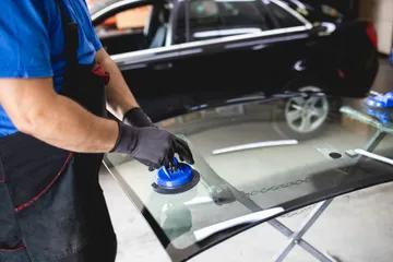 Frontscheibenwechsel in der Werkstatt